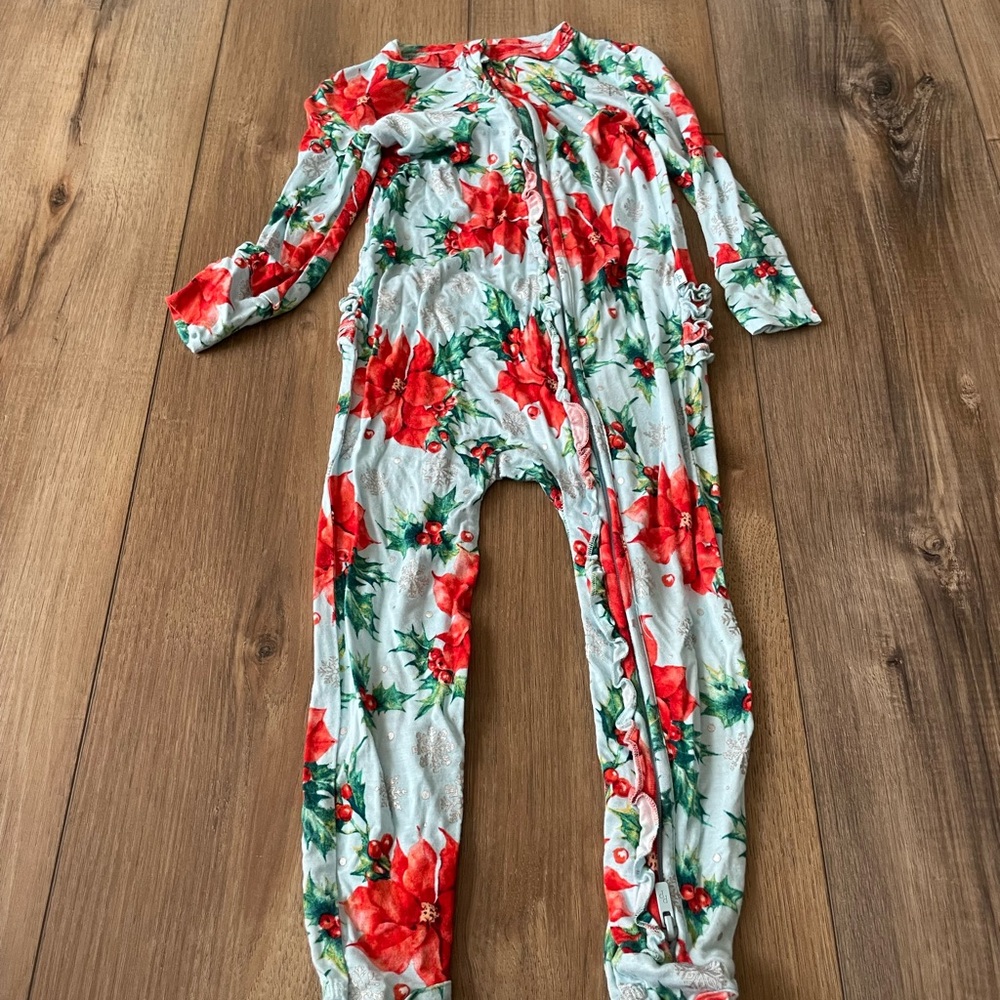 2t Christmas Footie poinsettias